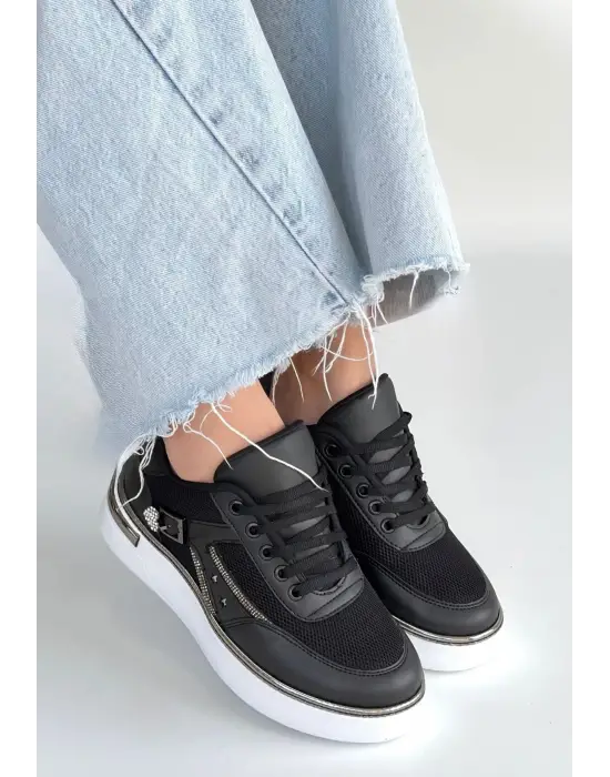 Junda Siyah Cilt Bağcıklı Spor Ayakkabı