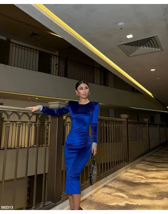 Omarı Vatka Detaylı Kadife Midi Boy Elbise