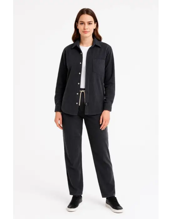 Kadife Oversize Takım – Gömlek Ve Pantolon İkili Set Füme Corduroy Şıklığı, Rahat Ve Zarif Duruş Yumuşak Dokulu Kadife Kumaş, Düğmeli Gömlek Üst Ve Lastikli Pantolon Alt Parça Ile Gün Boyu Konfor- Siyah