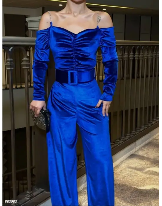 Omarı Zincir Askılı Kadife Tulum Modası | Yaka Detaylı Kadın Kıyafeti