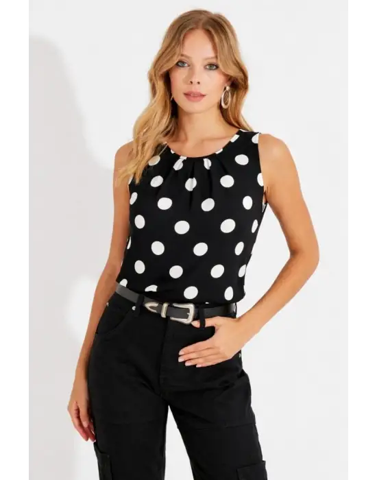 Kadın Askılı Yakası Büzgülü Puantiyeli Atlas Bluz