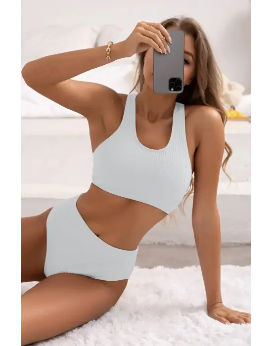 Omarı Şık Beyaz Sırt Detaylı Iç Çamaşır Takımı