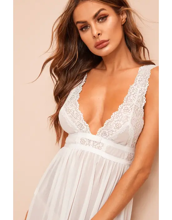 Omarı Beyaz Dantelli Sırtı Açık Gecelik Modası