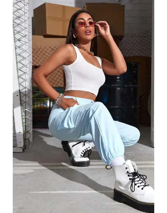 Omarı Beyaz Kalın Askılı Crop Top Büstiyer - Yazın Şıklığına Adım Atın!