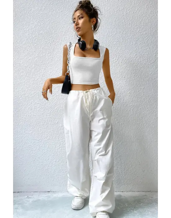 Omarı Beyaz Kare Yaka Kalın Omuz Detaylı Crop Top Bluz