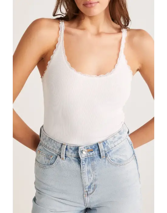 Omarı Beyaz Dantel Detaylı İnce Askılı Yaka Atlet