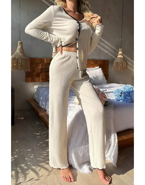 Kadın Beyaz Örme Kumaş V Yaka Düğmeli Rahat Şık Pijama Takımı