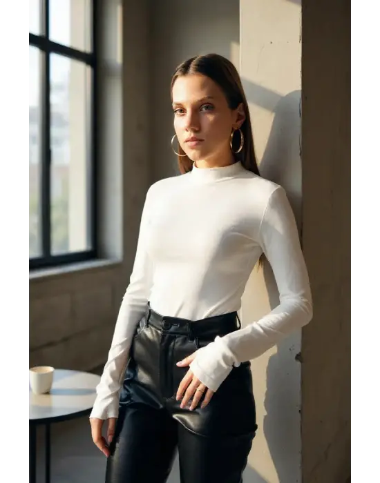 Kadın Beyaz Parmak Detaylı Esnek Uzun Kollu Body