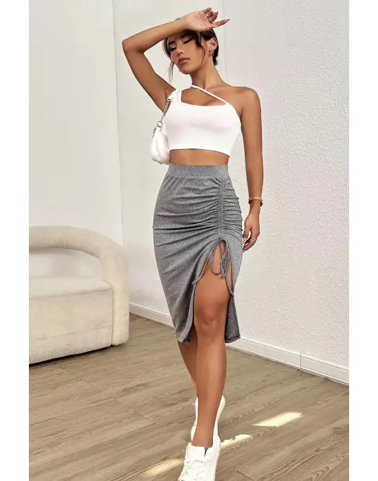 Omarı Şık Beyaz Tek Omuzlu Çapraz Askılı Crop Top