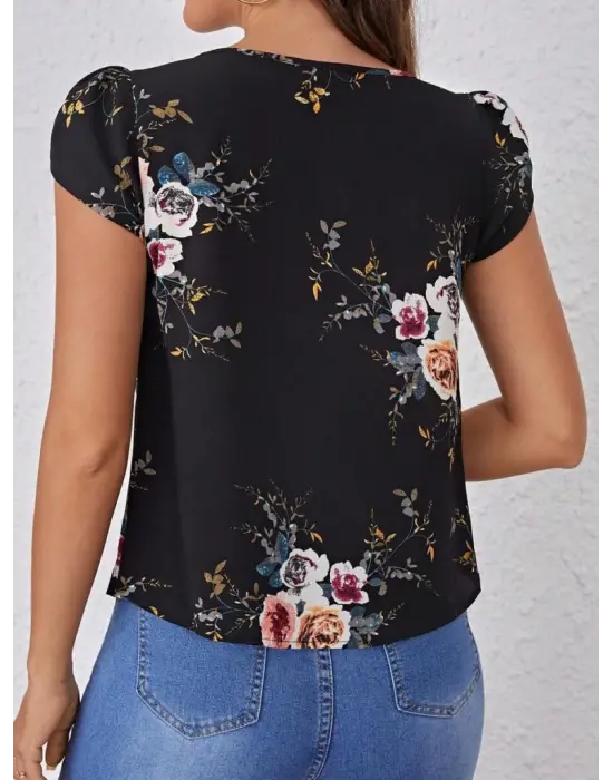 Omarı Şık Çiçek Desenli Kadın Kısa Kollu Bluz