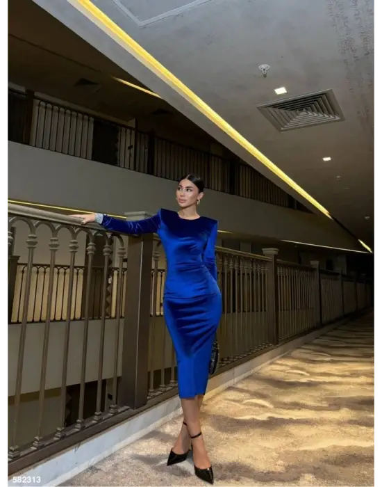 Kadın Bisiklet Yaka Vatkalı Manşet Detay Kadife Kumaş Midi Boy Elbise