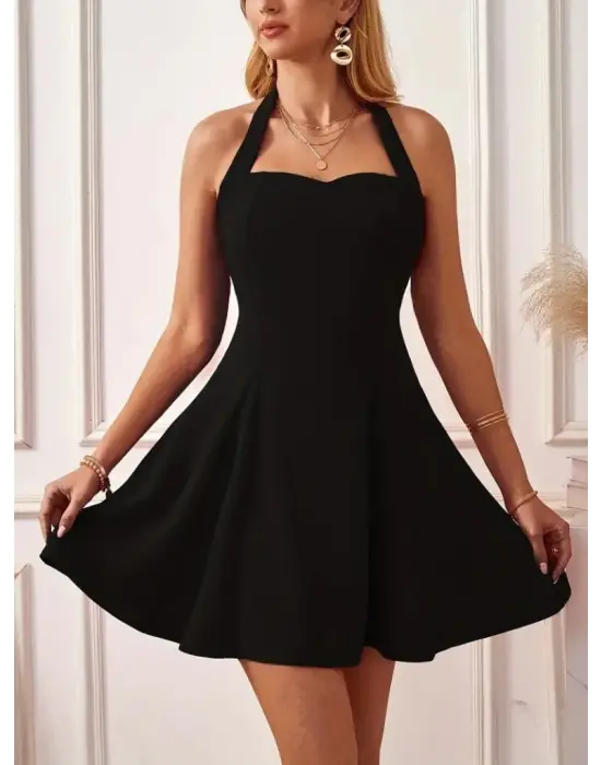 Omarı Şık Kadın Sırtı Açık Mini Elbise