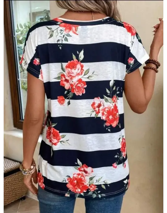 Omarı Çiçek Desenli Bisiklet Yaka Tişört