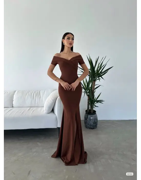 Kadın Dalgıç Kumaş Kayık Yaka Ve Dekolte Detaylı Elbise