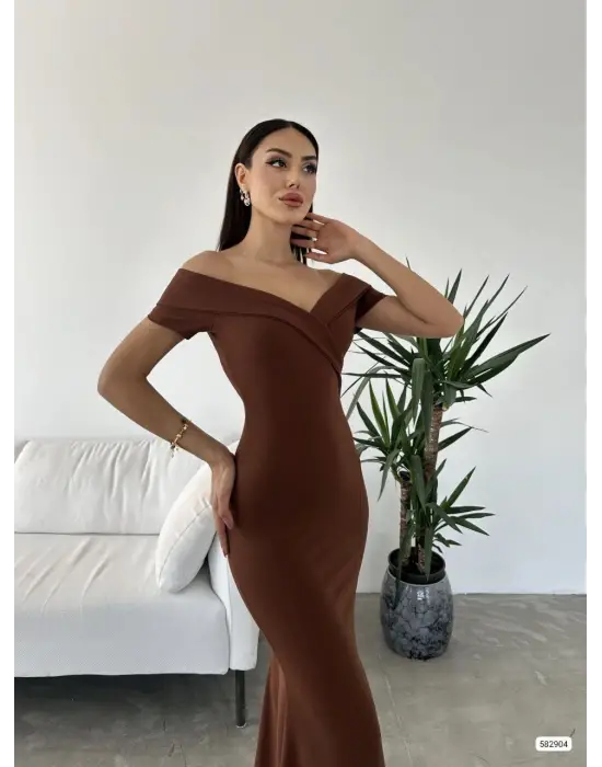 Kadın Kayık Yaka Dekolte Detaylı Elbise