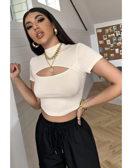 Omarı Ekru Yarım Kollu Göğüs Dekolteli Crop Top Bluz