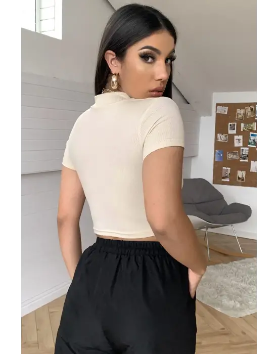 Omarı Ekru Yarım Kollu Göğüs Dekolteli Crop Top Bluz