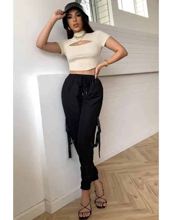 Omarı Ekru Yarım Kollu Göğüs Dekolteli Crop Top Bluz
