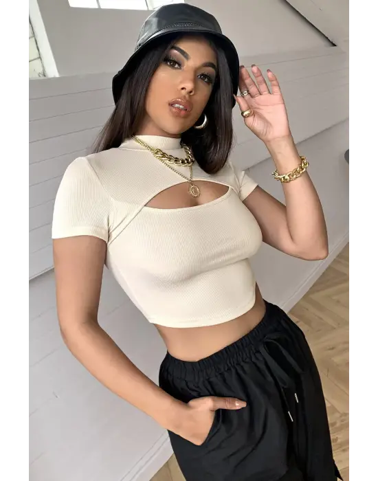 Omarı Ekru Yarım Kollu Göğüs Dekolteli Crop Top Bluz