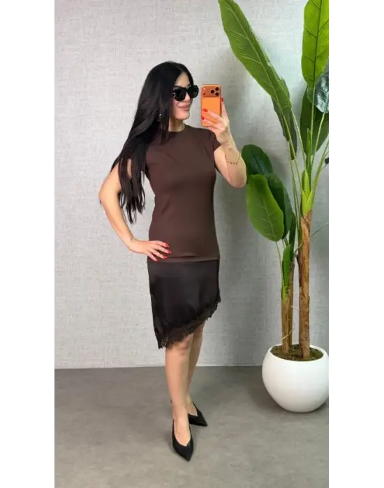 Kadın Etek Ucu Dantel Detaylı Saten Kumaş Elbise