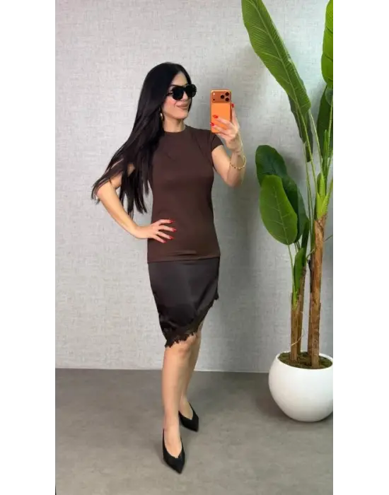 Kadın Etek Ucu Dantel Detaylı Saten Kumaş Elbise