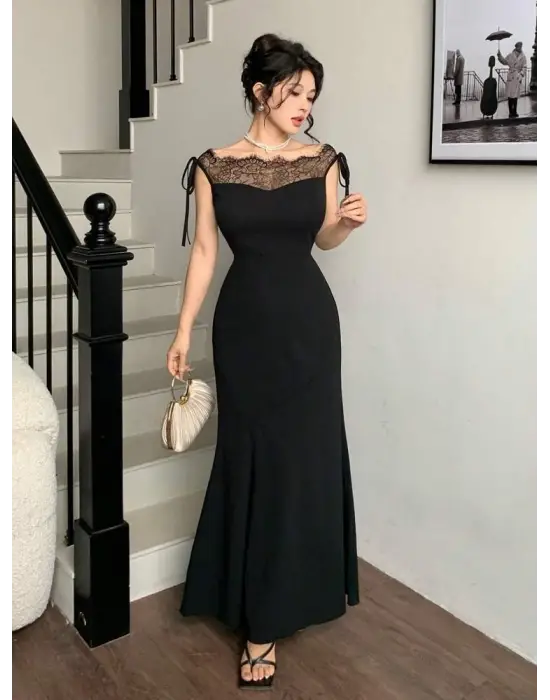 Kadın Göğüs Ve Yakası Dantel Detaylı Kayık Yaka Görünümlü Uzun Ithal Krep Elbise