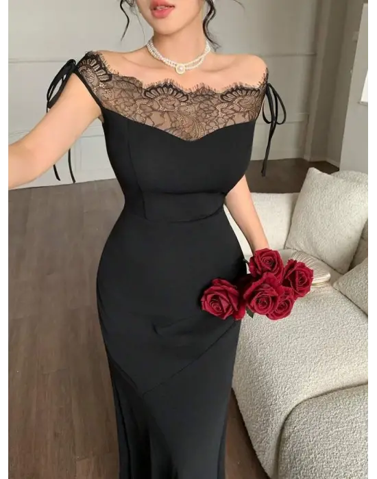 Göz Alıcı Dantel Detaylı Uzun Krep Elbise