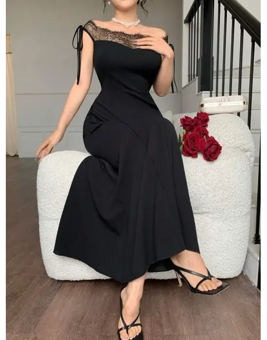 Göz Alıcı Dantel Detaylı Uzun Krep Elbise