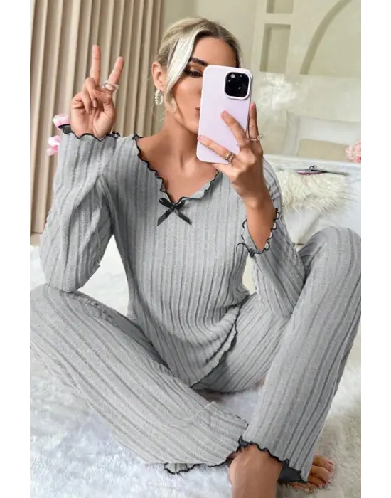 Kadın Gri Çizgili Uzun Kollu Fiyonk Detaylı Pijama Takımı Rahat Mevsimlik