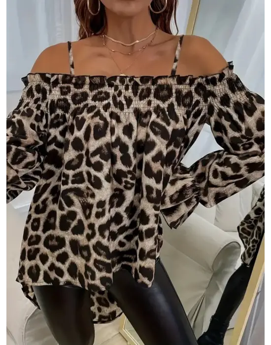 Kadın Ip Askılı Omuzlardan Açık Leopar Desenli Asimetrik Kesim Süprem Bluz