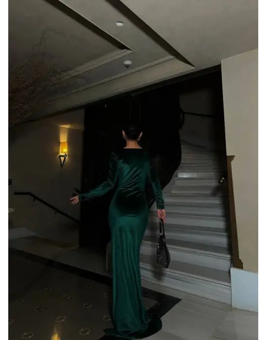 Kadın Kadife Kumaş Kalp Yaka Yırtmaç Detaylı Maxi Boy Elbise