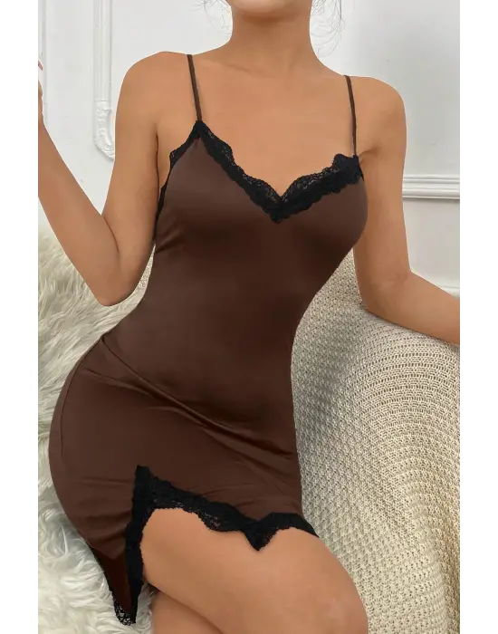 Omarı Şık Dantelli Yırtmaçlı Kadın Gecelik