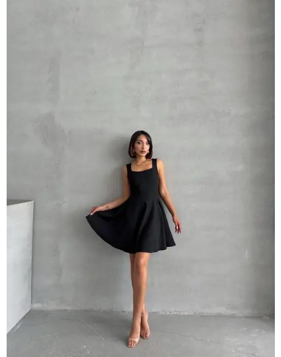 Zarif Kare Yaka Elbise