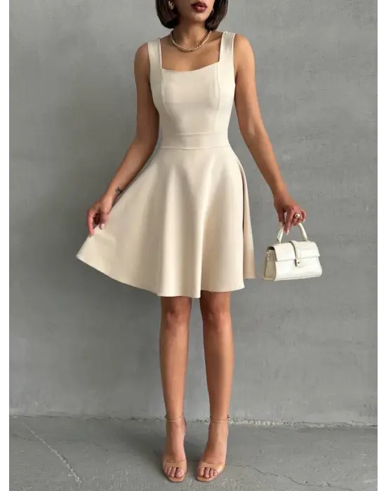 Omarı Tarzınıza Şıklık Katacak Kadın Kare Yaka Elbise