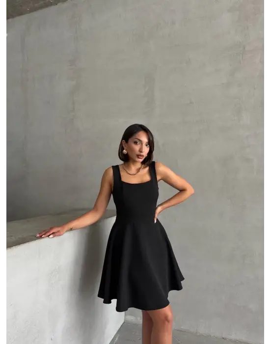 Zarif Kare Yaka Elbise