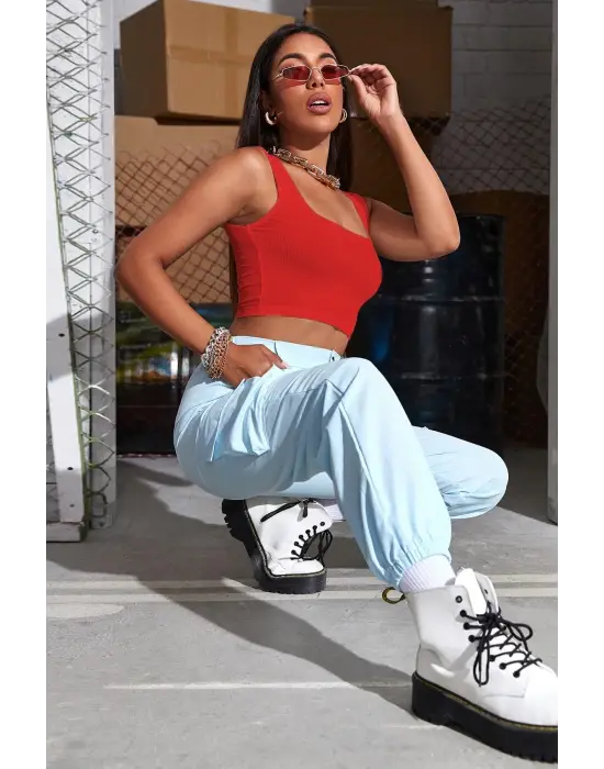 Omarı Derin V Yaka Kırmızı Crop Top - Şık ve Tarz