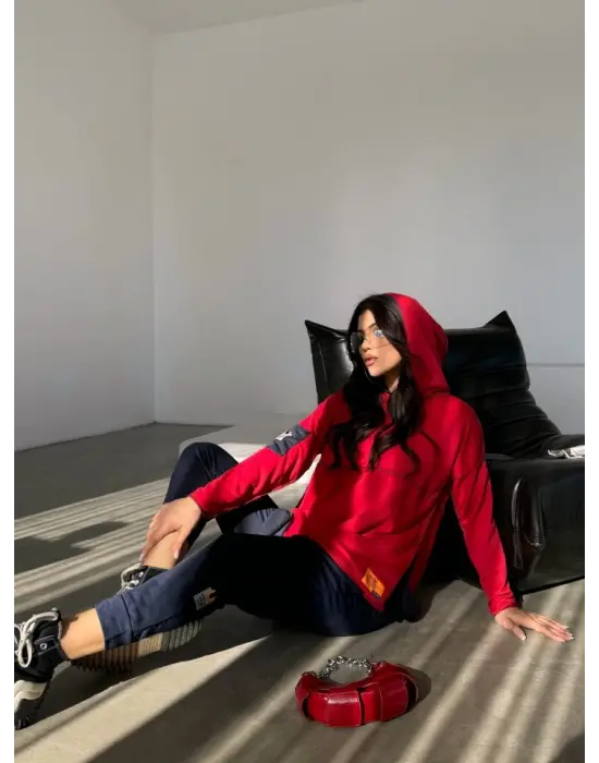 Kadın Kırmızı Kapşonlu Etek Ucu Detay Arma Ters Dikiş Gorunumlu Ikili Takım