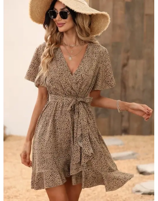 Kadın Kısa Kelebek Kollu Kruvaze Yakalı Belden Kuşaklı Kısa Desenli Süprem Elbise