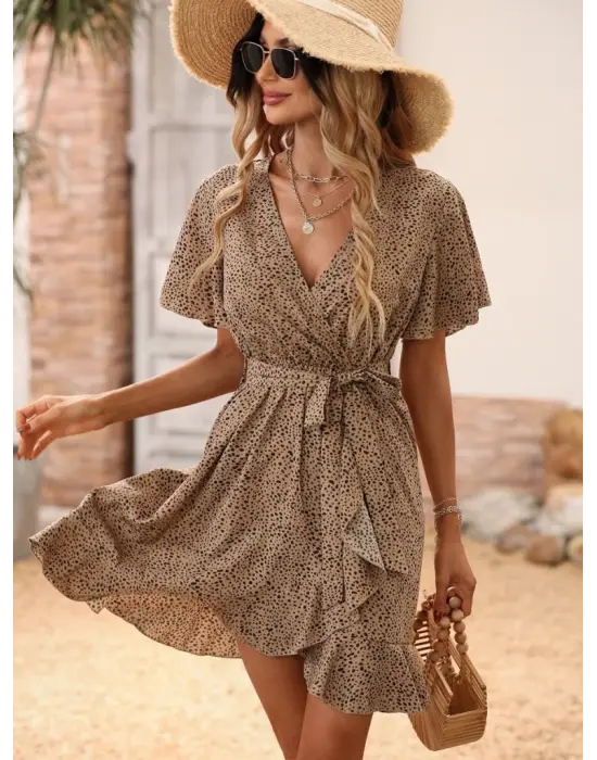 Kadın Kısa Kelebek Kollu Kruvaze Yakalı Belden Kuşaklı Kısa Desenli Süprem Elbise