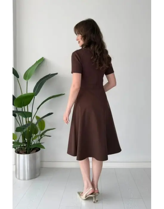 Kadın Kısa Kollu Bisiklet Yaka Gold Düğme Detay Midi Boy Elbise