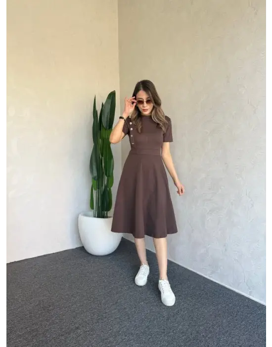 Kadın Kısa Kollu Bisiklet Yaka Gold Düğme Detay Midi Boy Elbise