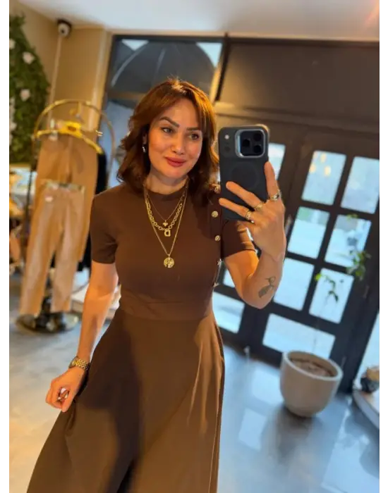 Kadın Kısa Kollu Bisiklet Yaka Gold Düğme Detay Midi Boy Elbise