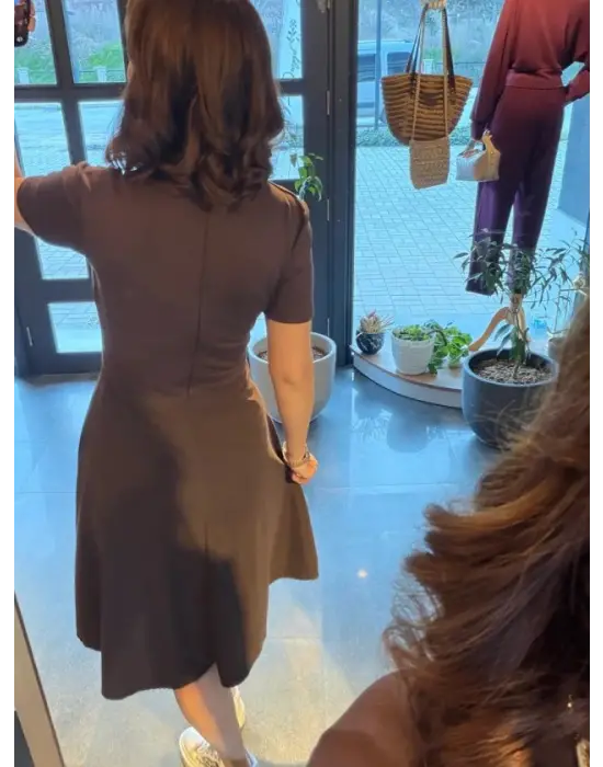 Kadın Kısa Kollu Bisiklet Yaka Gold Düğme Detay Midi Boy Elbise