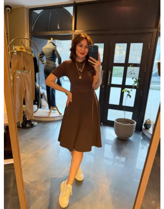 Kadın Kısa Kollu Bisiklet Yaka Gold Düğme Detay Midi Boy Elbise