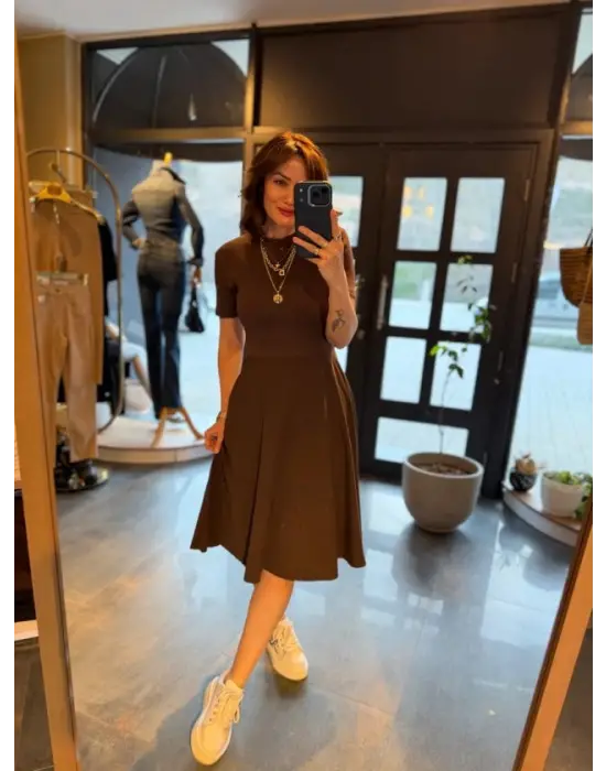 Kadın Kısa Kollu Bisiklet Yaka Gold Düğme Detay Midi Boy Elbise