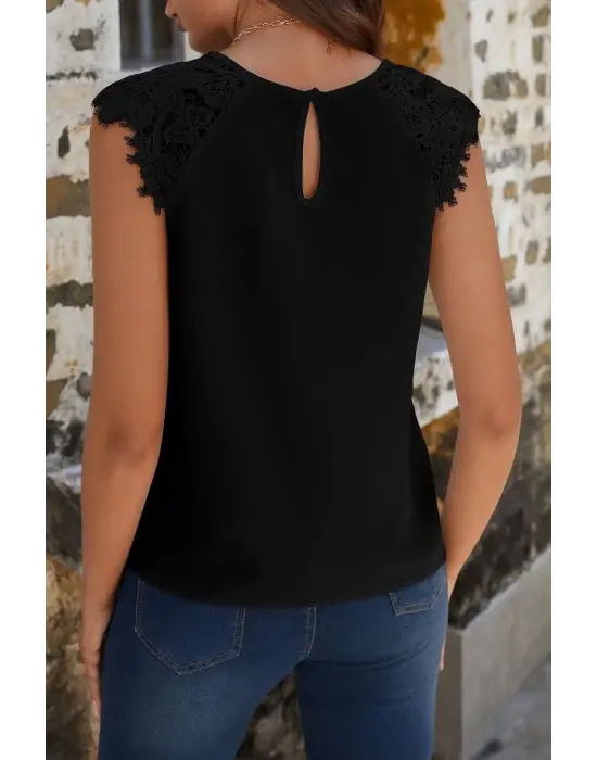 Omarı Hafif ve Şık Kadın Kısa Kollu Bluz