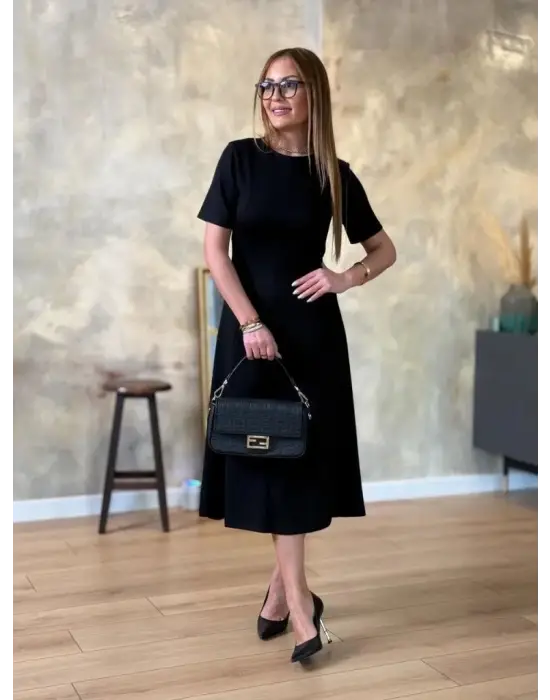 Omarı Rahat Ve Şık Kadın Midi Elbise