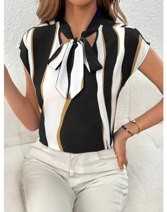 Kadın Kısa Kollu Boyundan Bağlamalı Desenli Dokuma Bluz