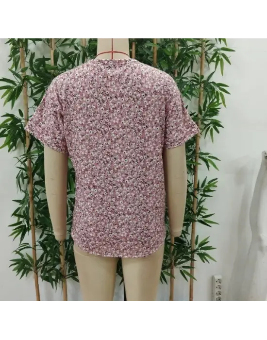 Kadın Kısa Kollu çentikli V Yaka Ve Düğme Detaylı çiçek Desenli Süprem Bluz