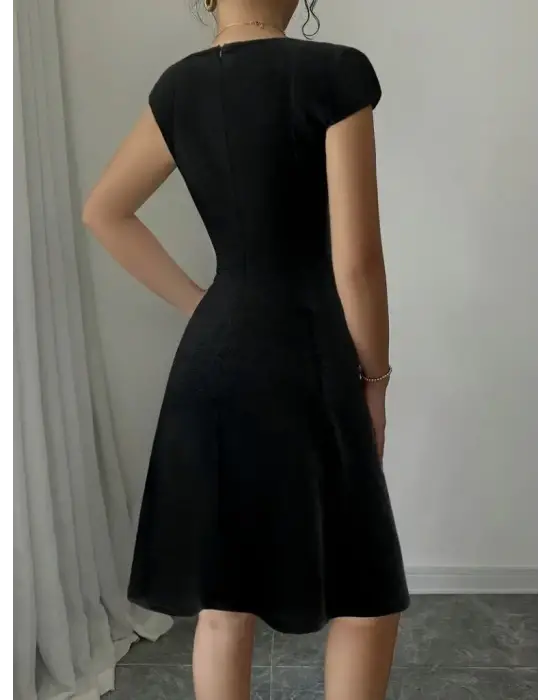 Kadın Kısa Kollu Geometrik Yakalı Janjan Krep Elbise